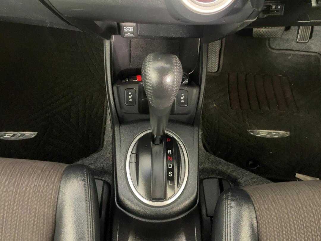 Photo '18' of Honda FIT
