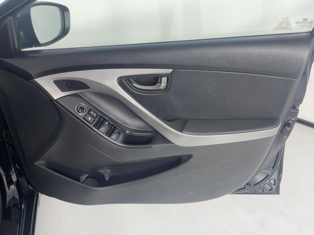 Photo '13' of Hyundai Elantra Photo '13' of Hyundai Elantra