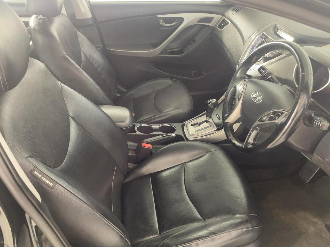 Photo '14' of Hyundai Elantra Photo '14' of Hyundai Elantra