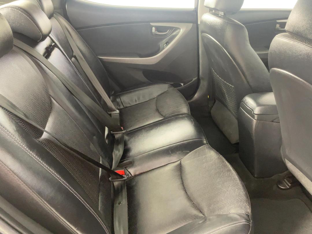 Photo '18' of Hyundai Elantra Photo '18' of Hyundai Elantra