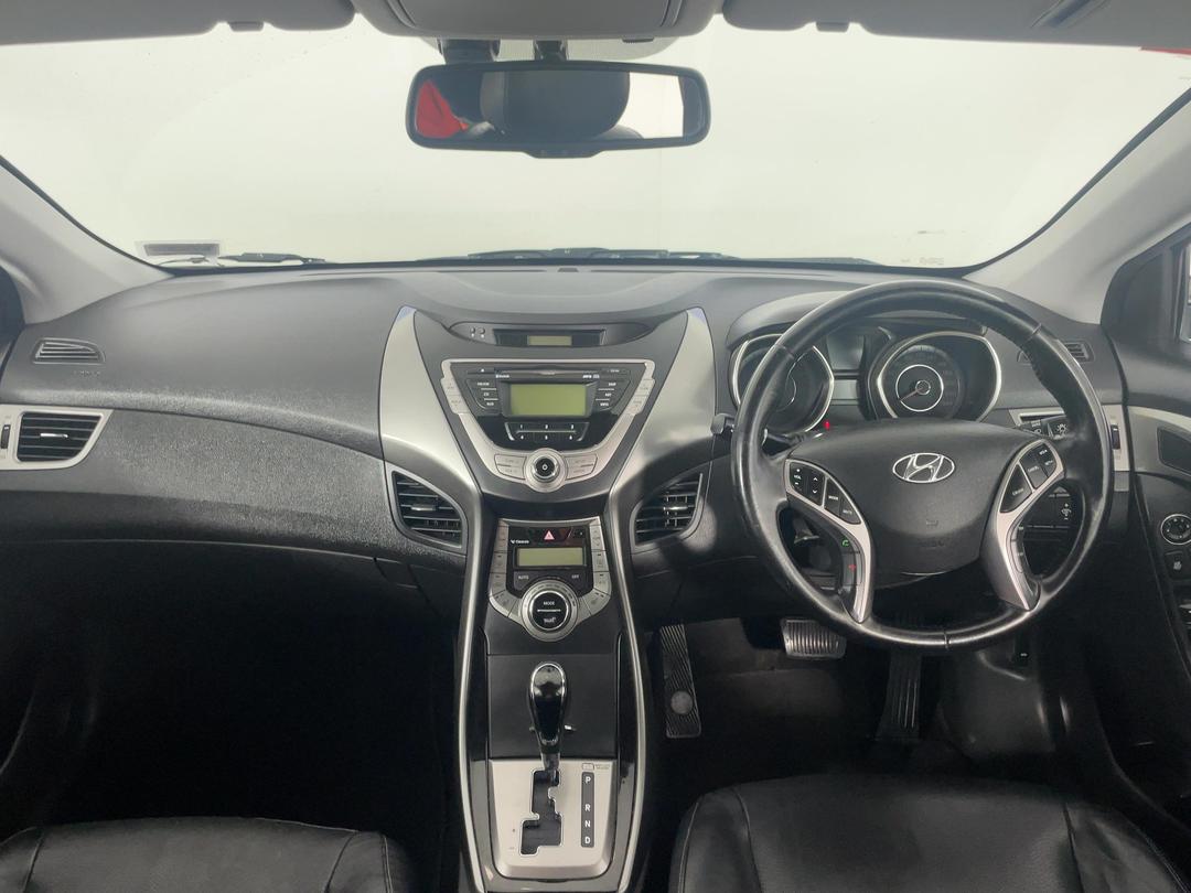 Photo '15' of Hyundai Elantra Photo '15' of Hyundai Elantra