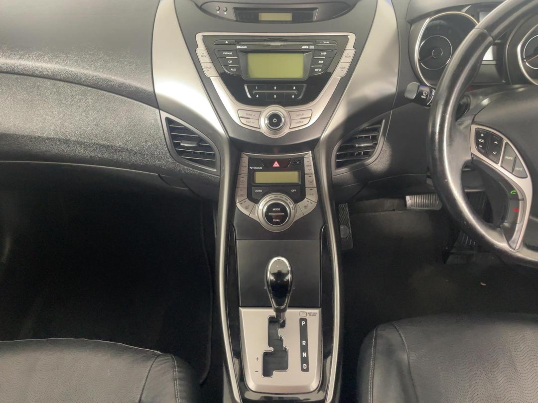 Photo '16' of Hyundai Elantra Photo '16' of Hyundai Elantra