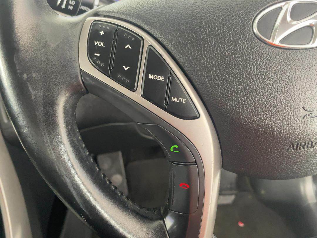 Photo '23' of Hyundai Elantra Photo '23' of Hyundai Elantra