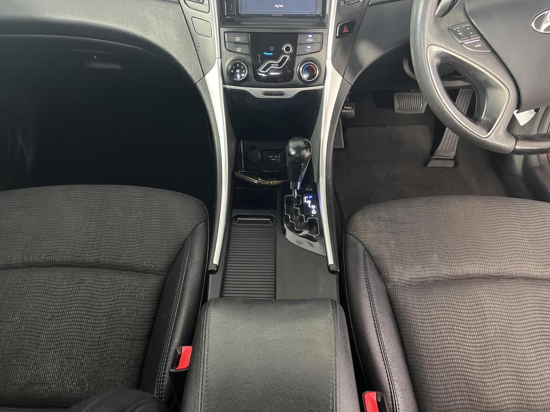 Photo '18' of Hyundai I45