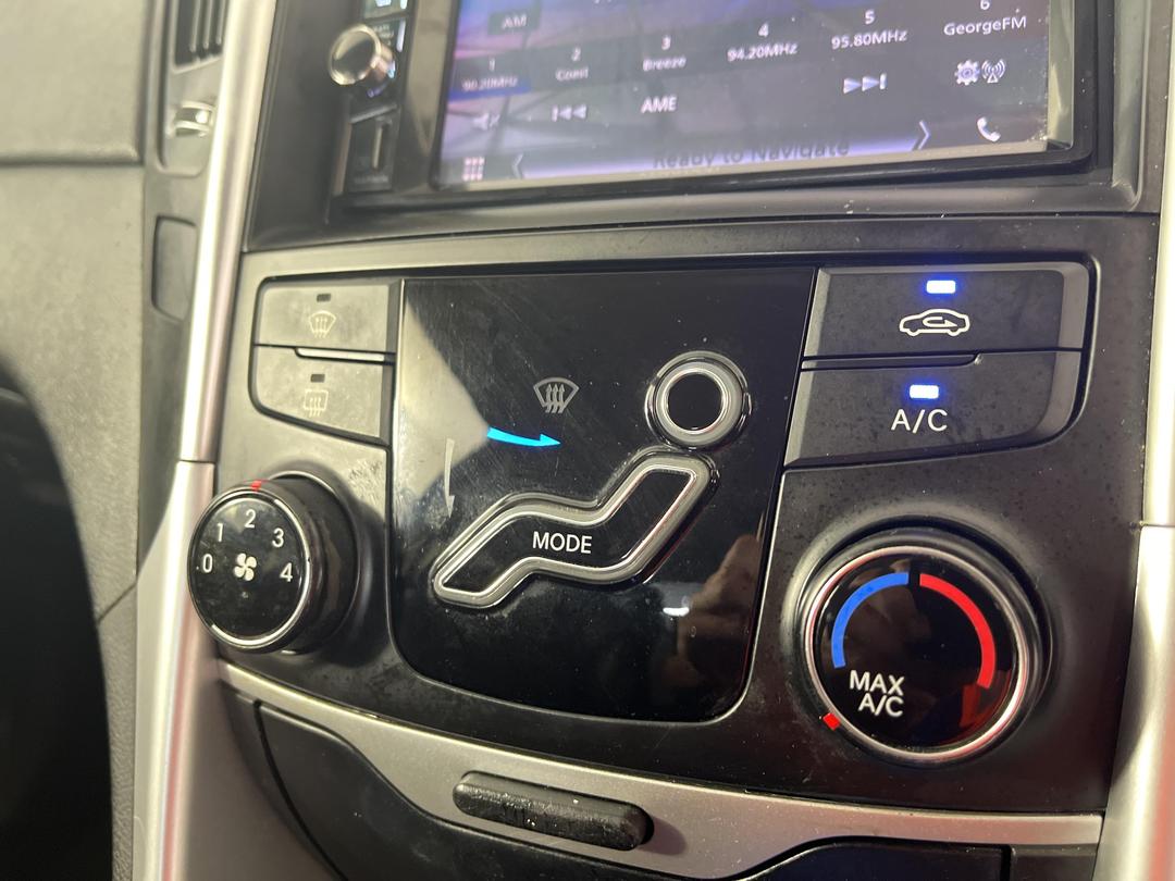 Photo '27' of Hyundai I45