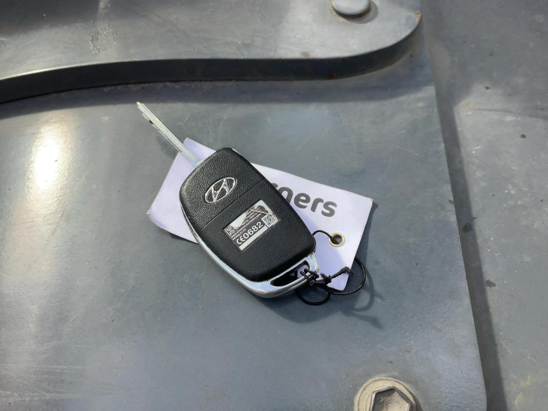 Photo '22' of Hyundai I45
