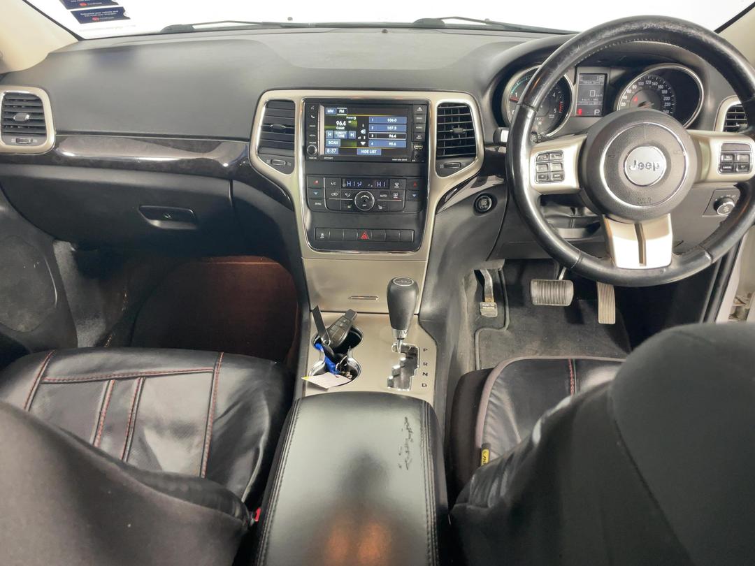 Photo '15' of Jeep Grand Cherokee Laredo CRD Photo '15' of Jeep Grand Cherokee Laredo CRD