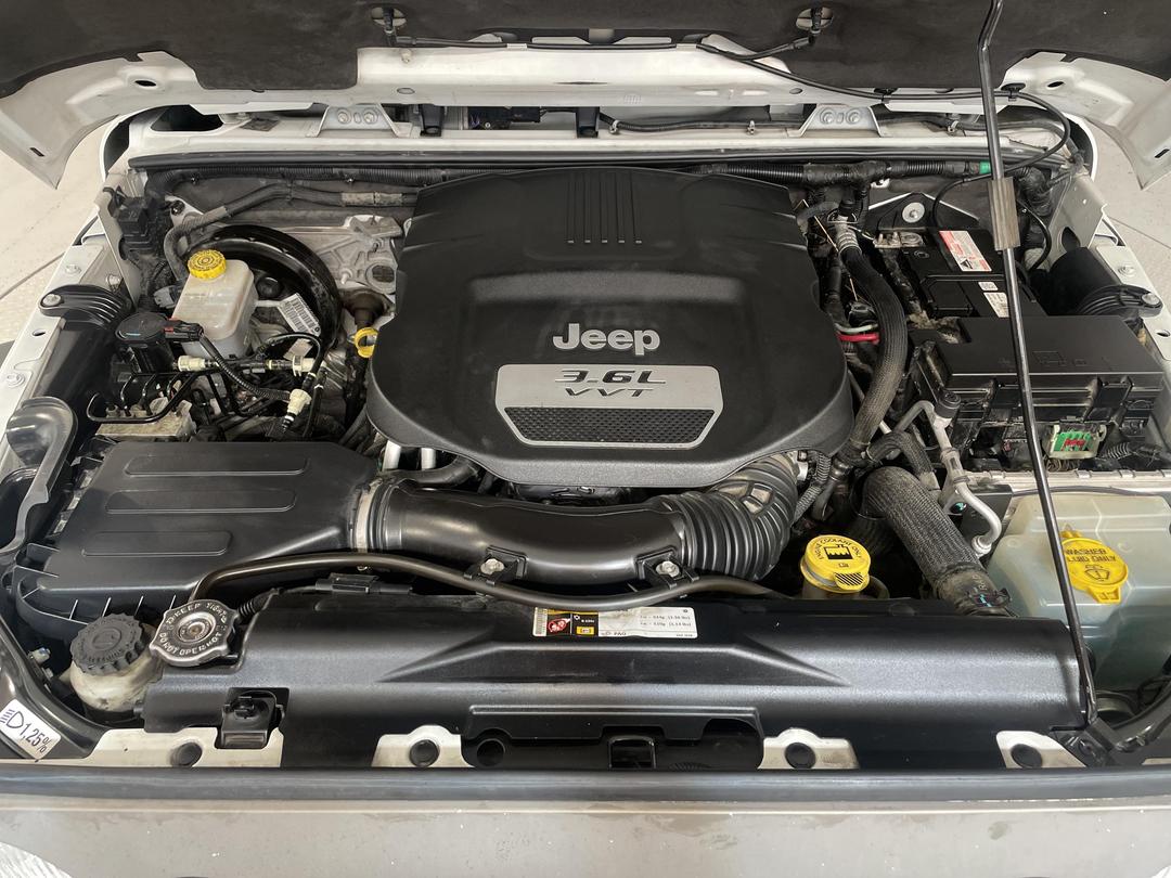 Photo '13' of Jeep Wrangler