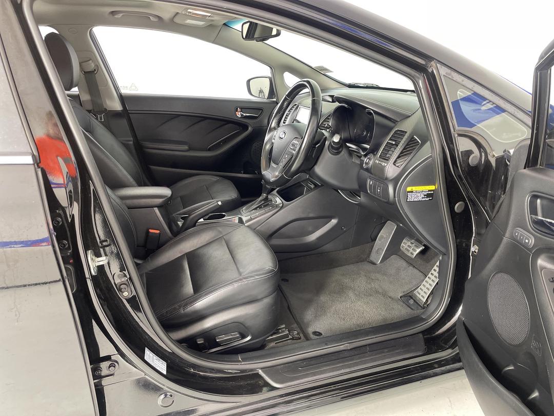 Photo '16' of KIA Cerato