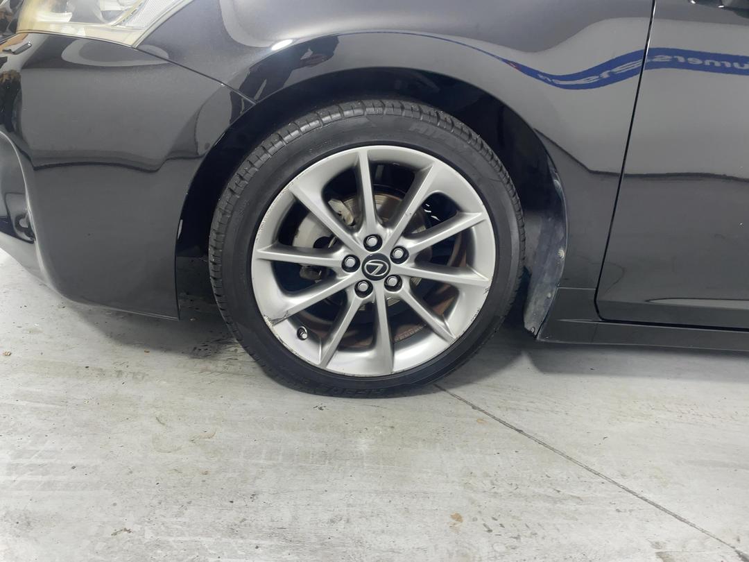 Photo '10' of Lexus CT200H