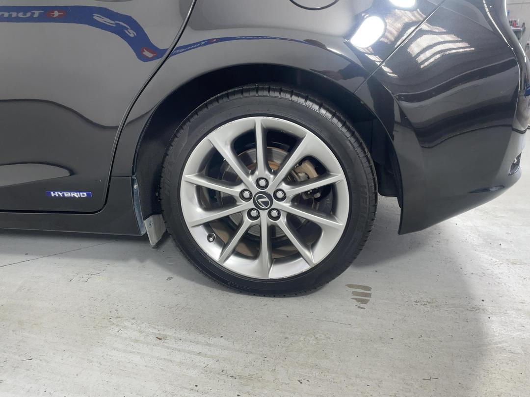 Photo '11' of Lexus CT200H