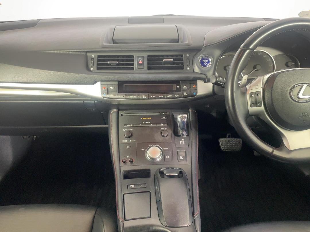 Photo '18' of Lexus CT200H