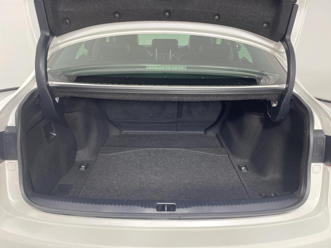 Photo '14' of Lexus IS300H