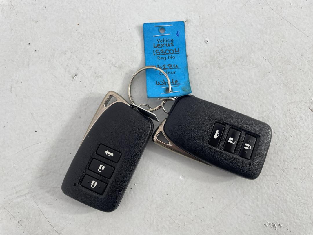 Photo '22' of Lexus IS300H