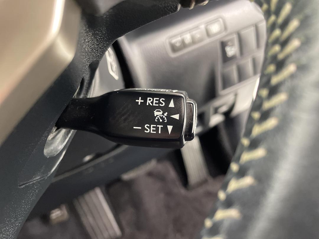 Photo '24' of Lexus IS300H