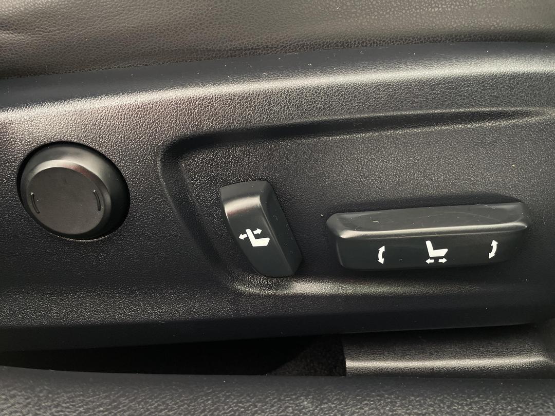 Photo '23' of Lexus IS300H