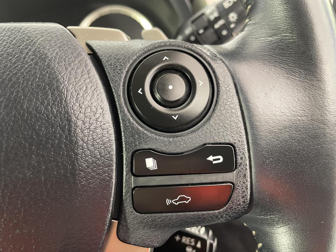 Photo '25' of Lexus IS300H