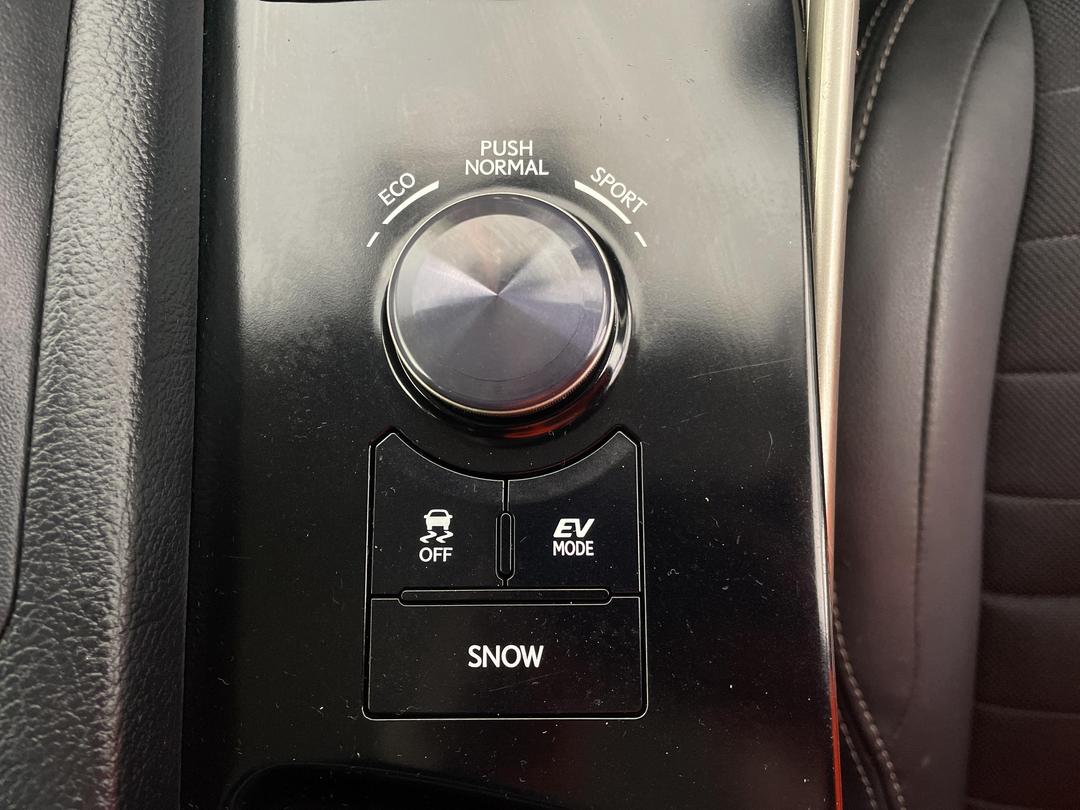 Photo '27' of Lexus IS300H