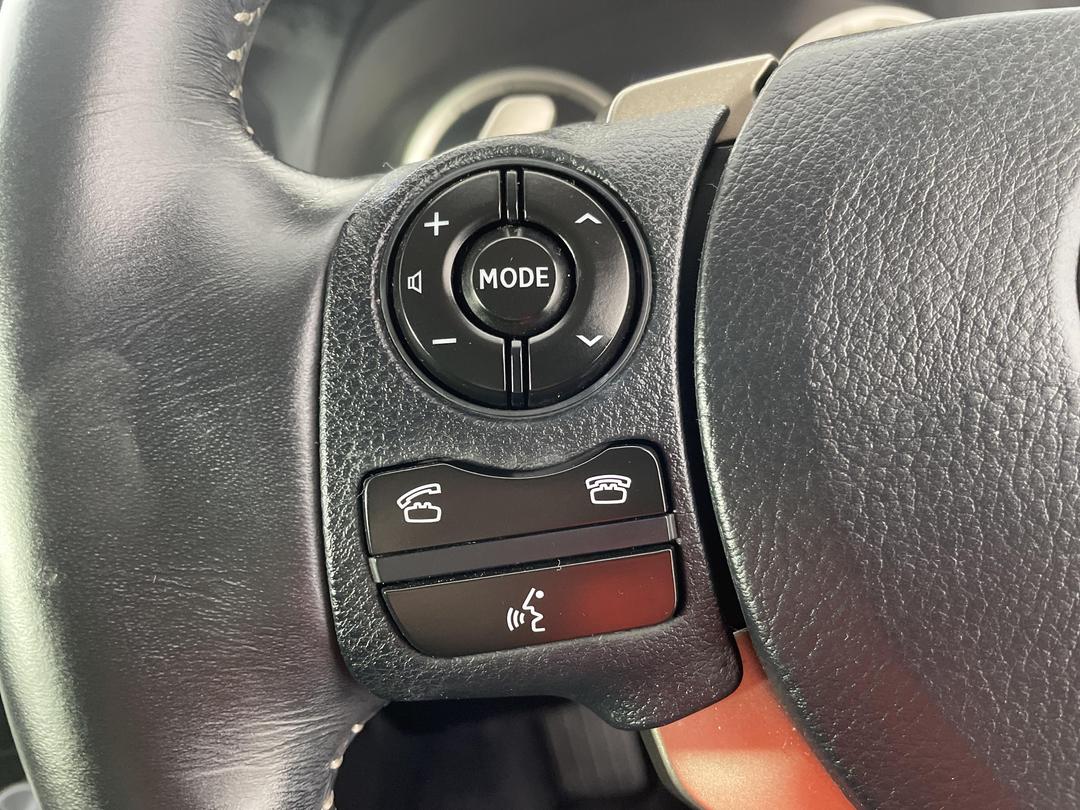 Photo '26' of Lexus IS300H