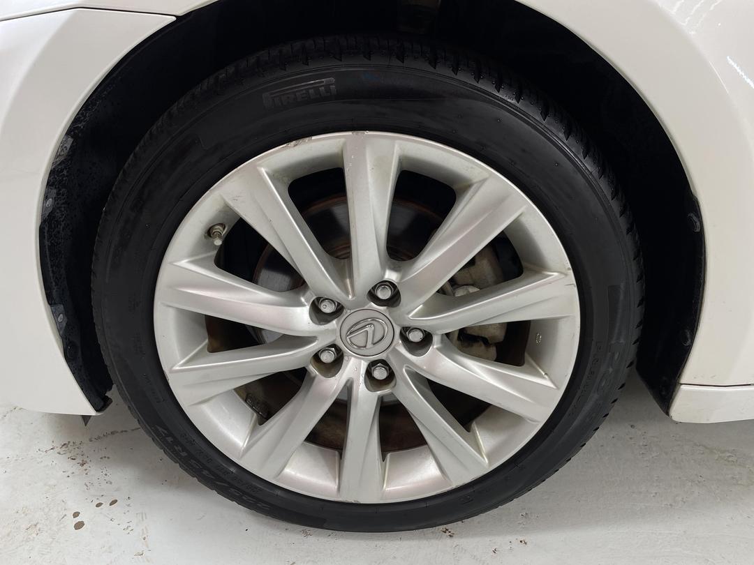 Photo '10' of Lexus IS300H