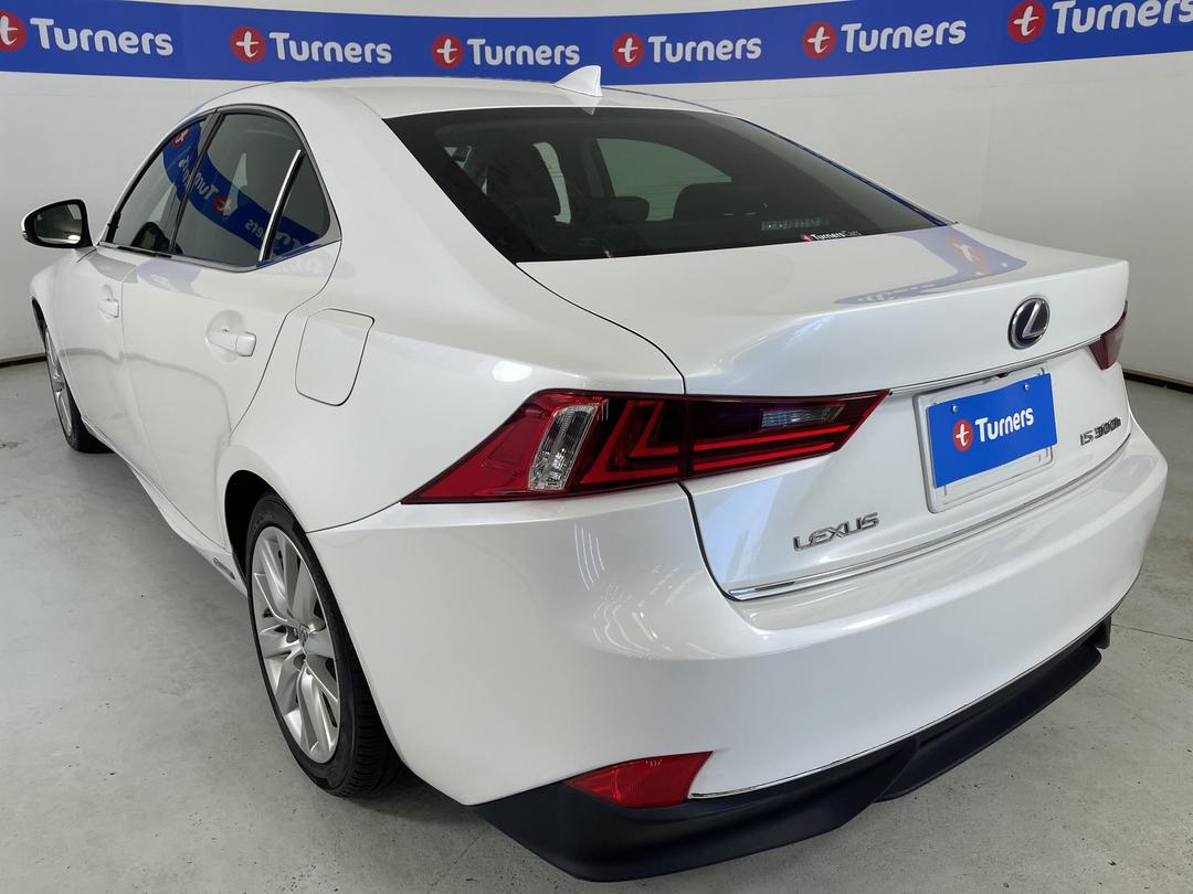 Photo '5' of Lexus IS300H