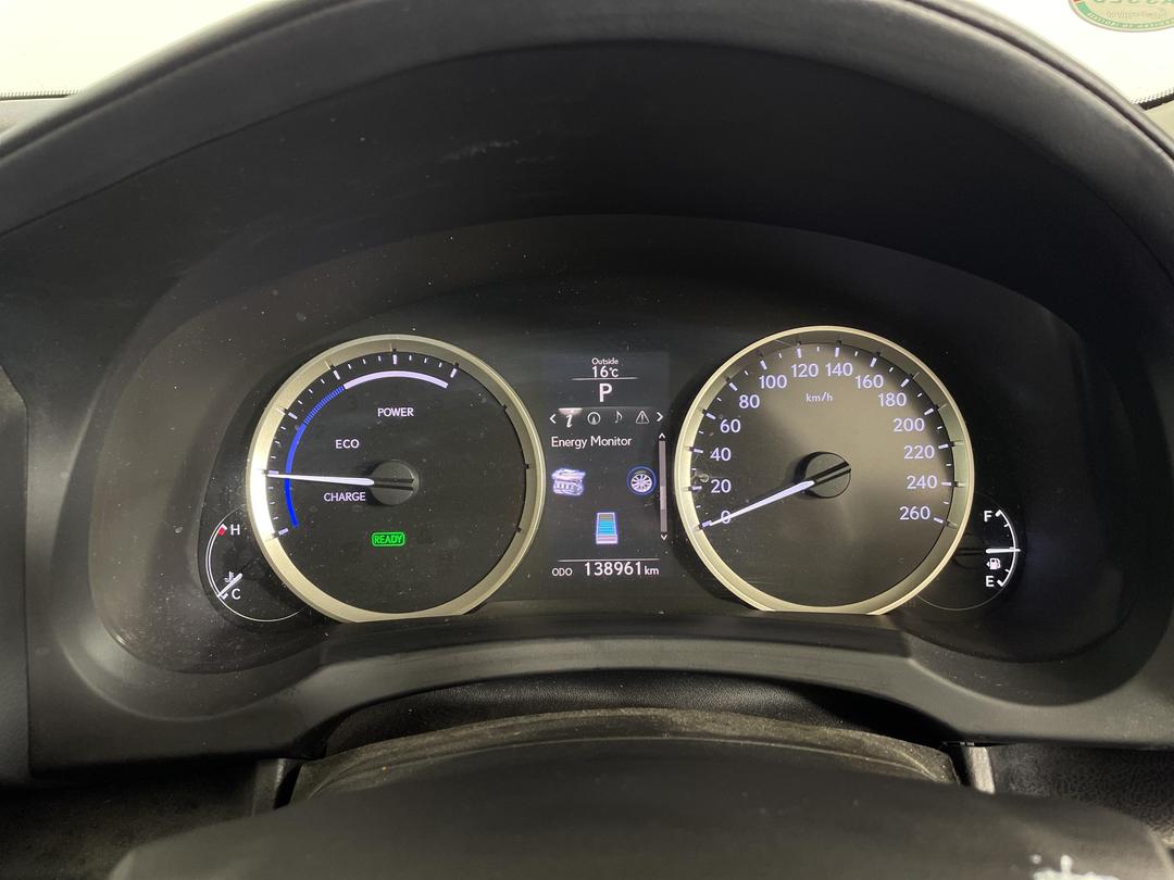 Photo '21' of Lexus IS300H