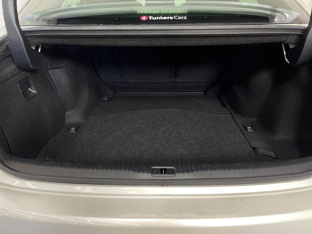 Photo '14' of Lexus IS300H