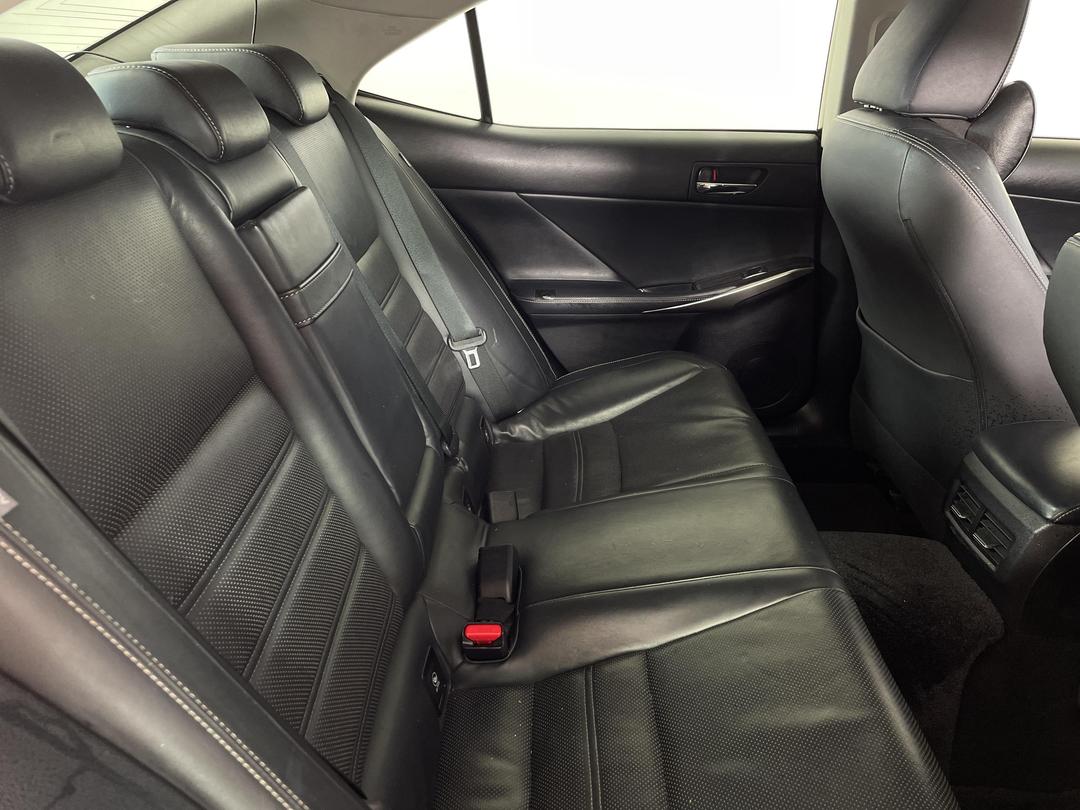 Photo '20' of Lexus IS300H