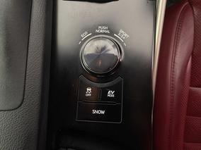 Photo '28' of Lexus IS300H