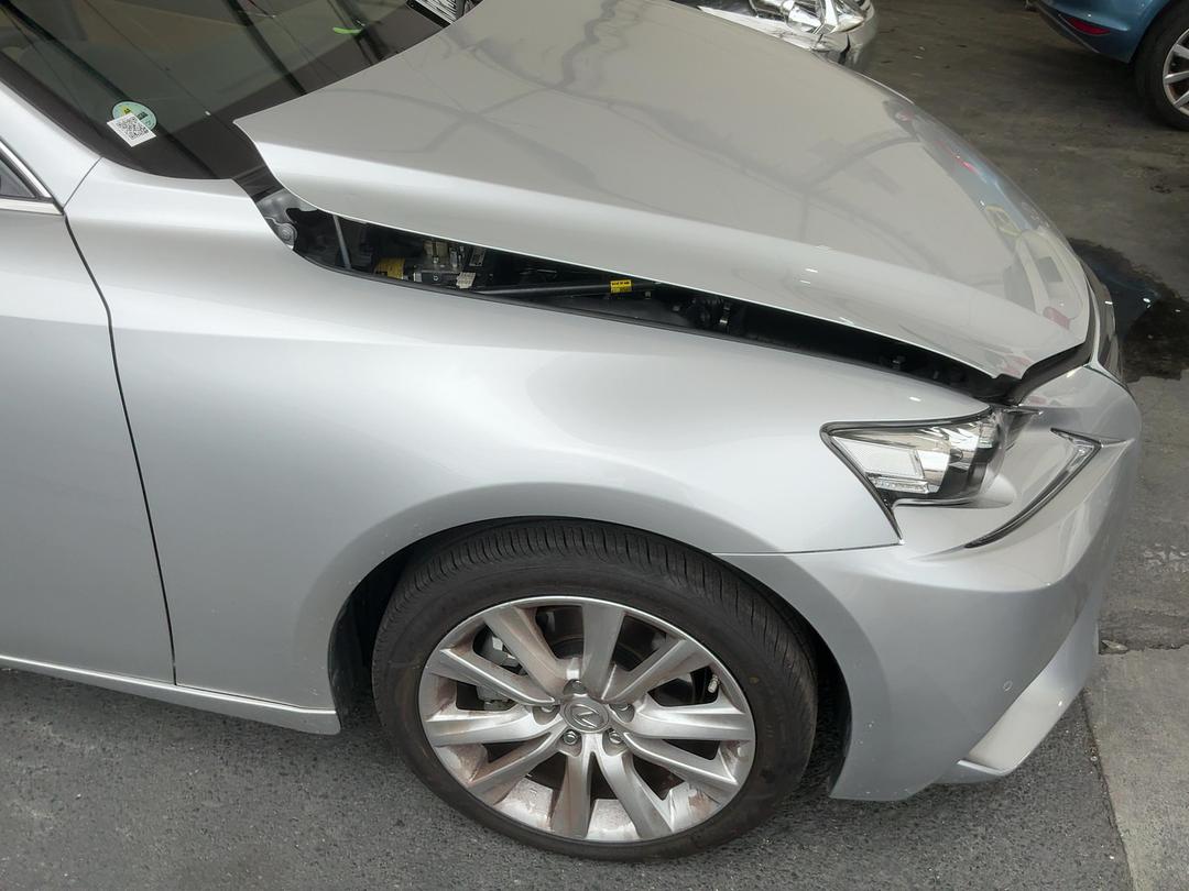 Photo '2' of Lexus IS300H