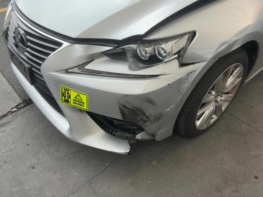 Photo '4' of Lexus IS300H