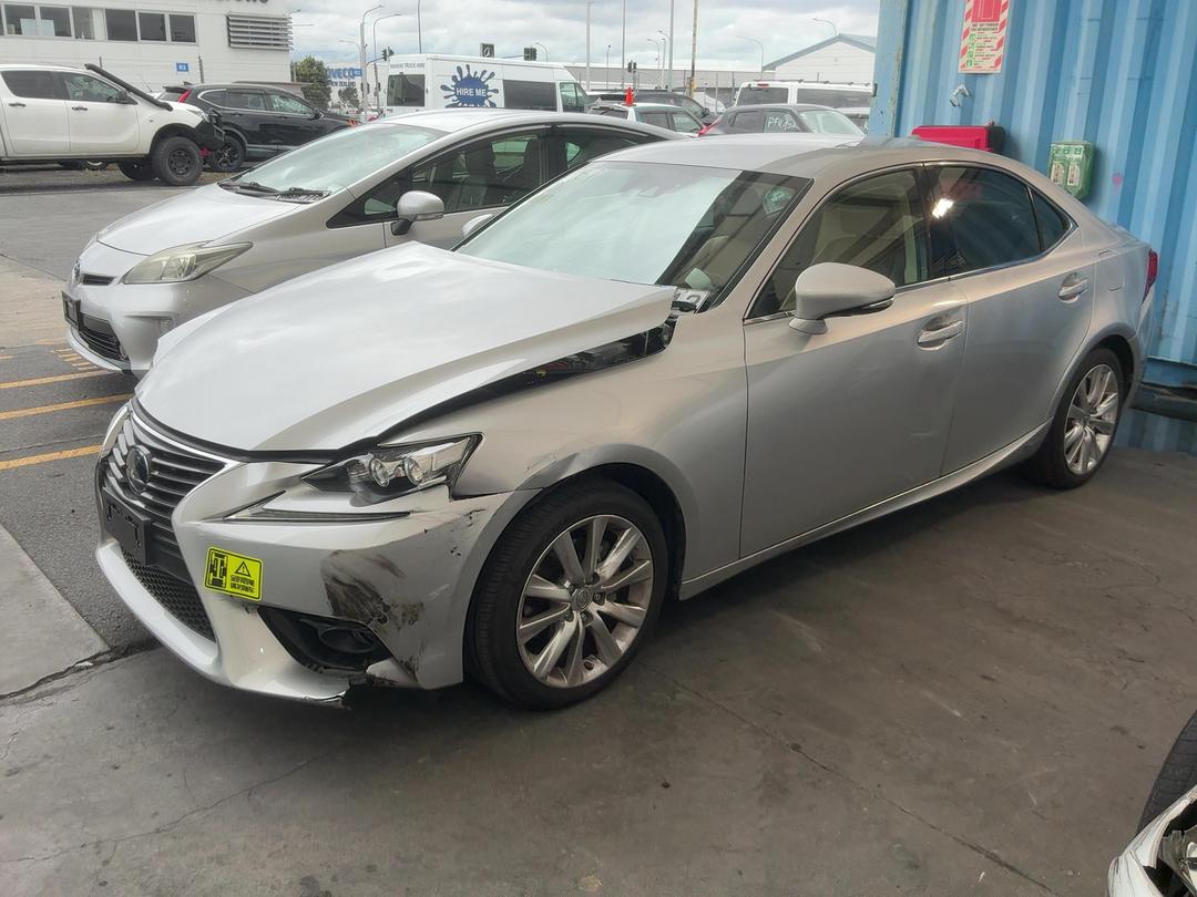 Photo '5' of Lexus IS300H