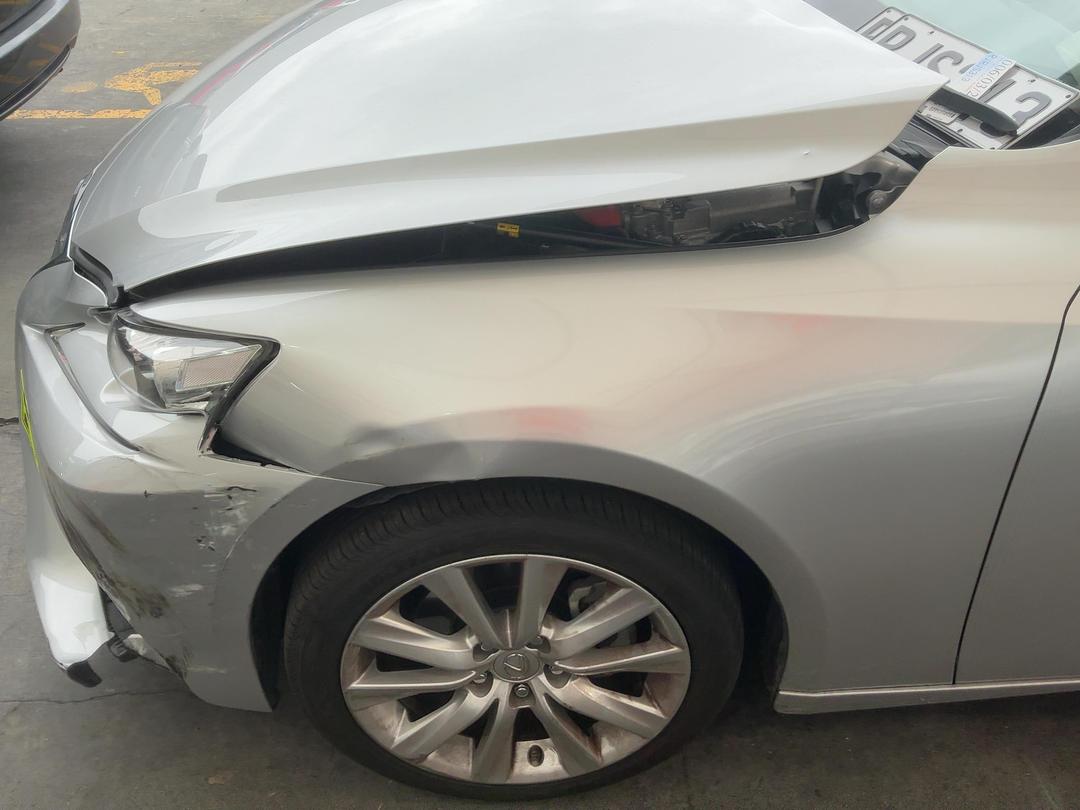 Photo '6' of Lexus IS300H