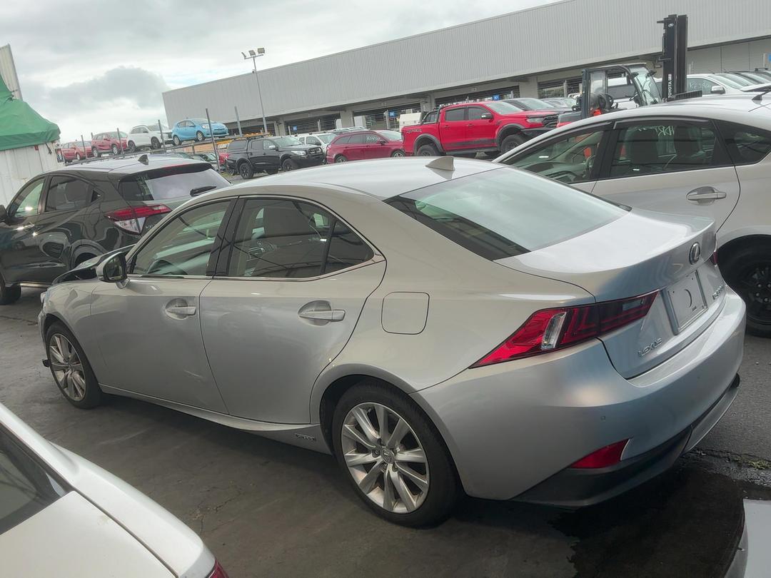 Photo '9' of Lexus IS300H