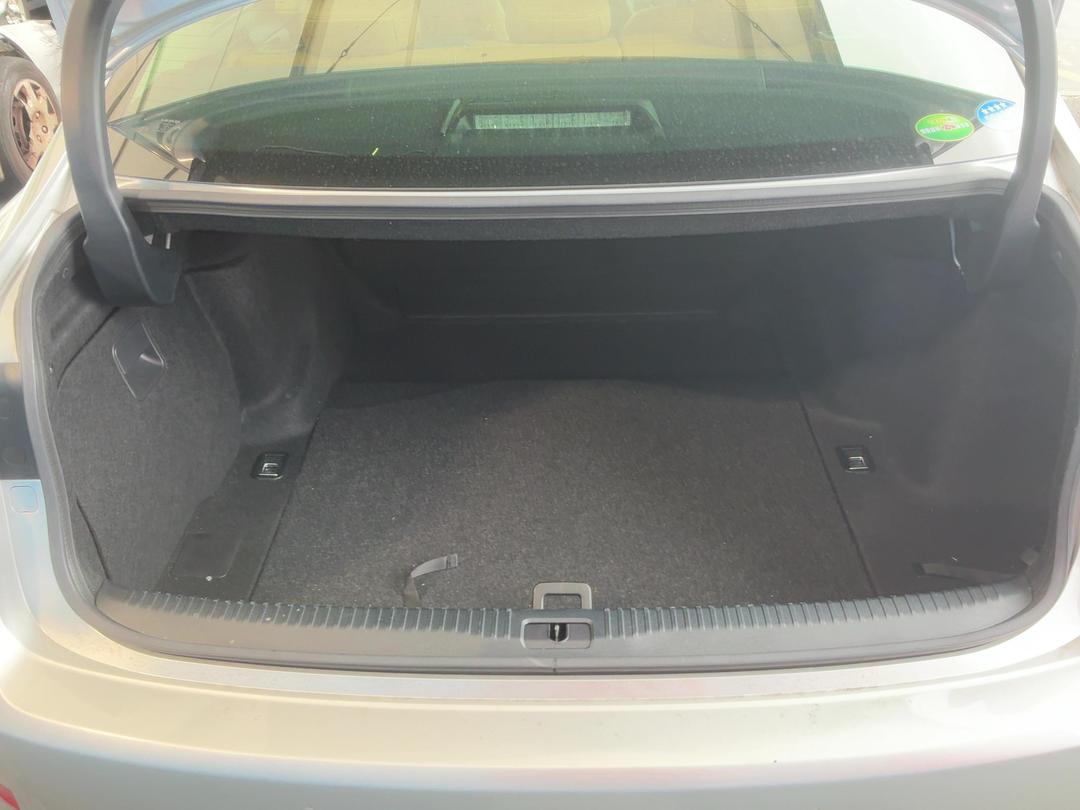 Photo '11' of Lexus IS300H