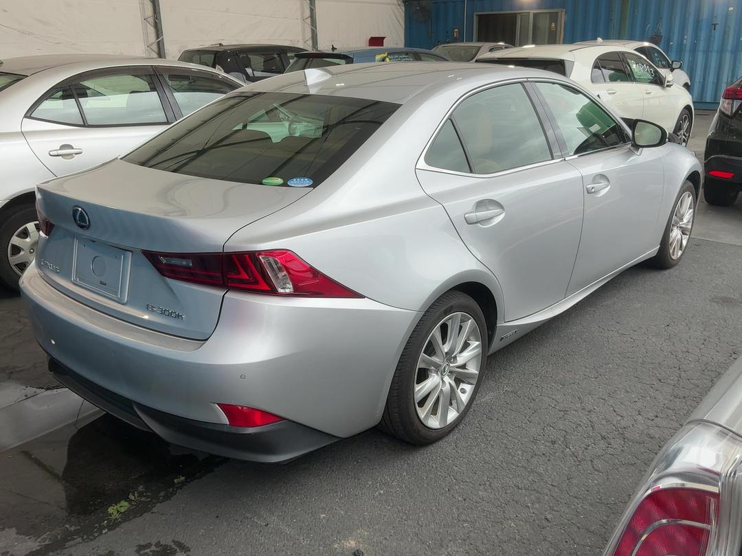 Photo '12' of Lexus IS300H