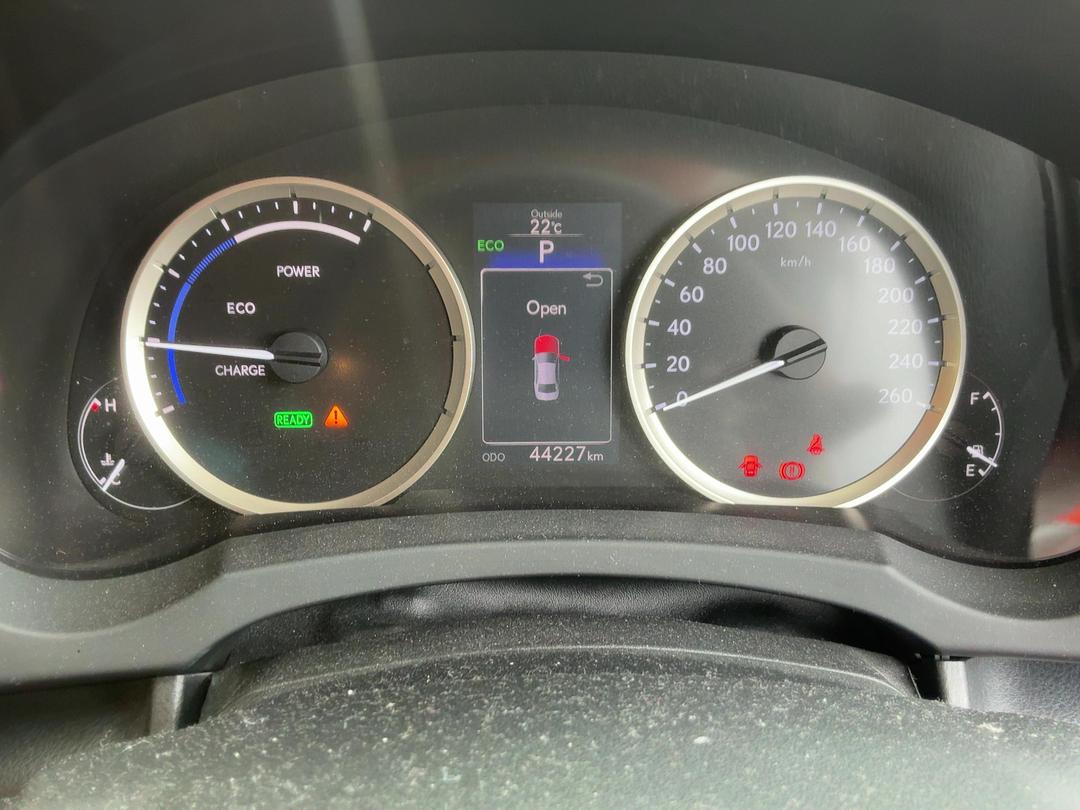 Photo '16' of Lexus IS300H