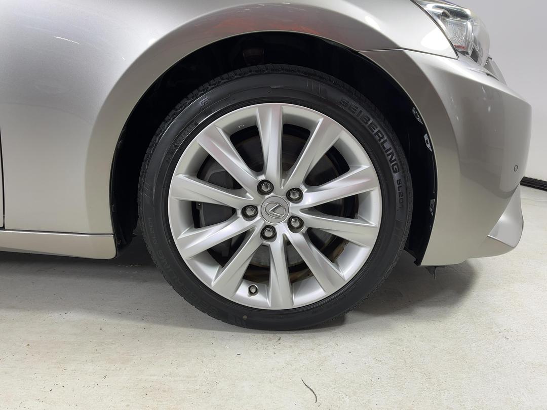 Photo '9' of Lexus IS350