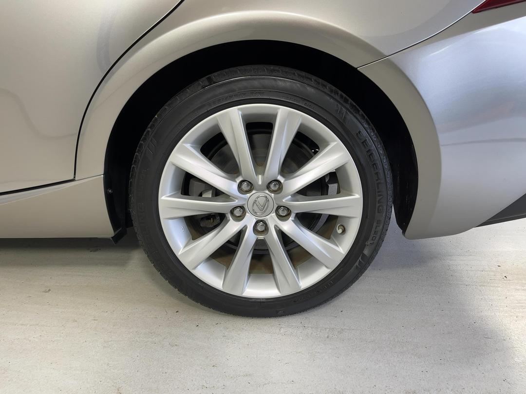 Photo '11' of Lexus IS350