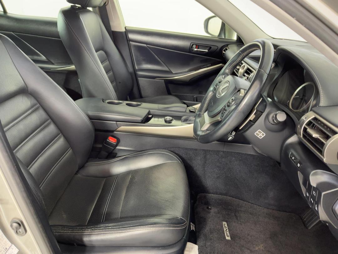 Photo '16' of Lexus IS350