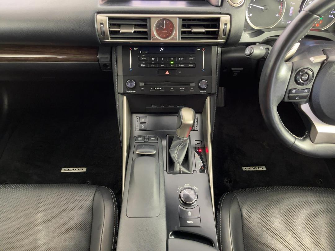 Photo '18' of Lexus IS350