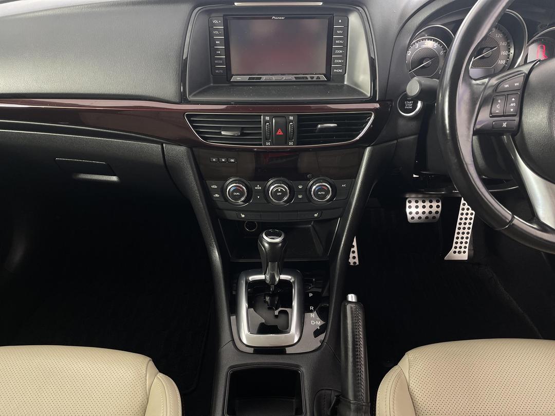 Photo '18' of Mazda Atenza