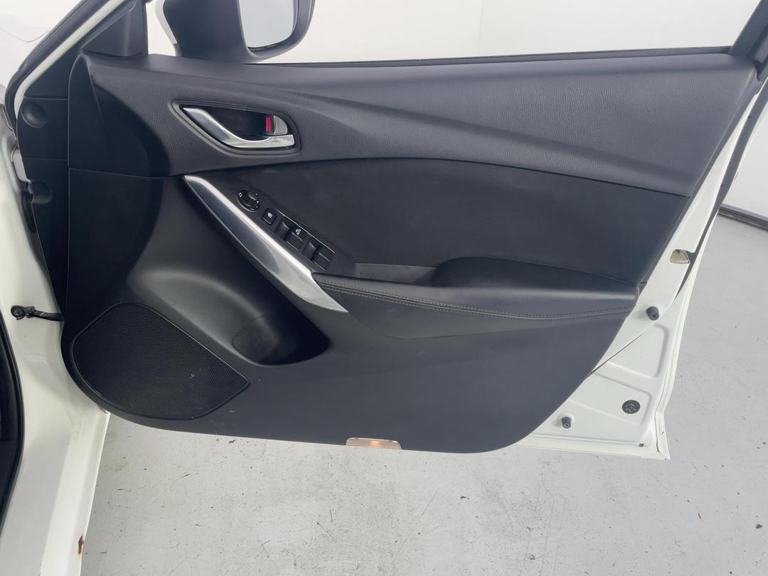 Photo '15' of Mazda Atenza