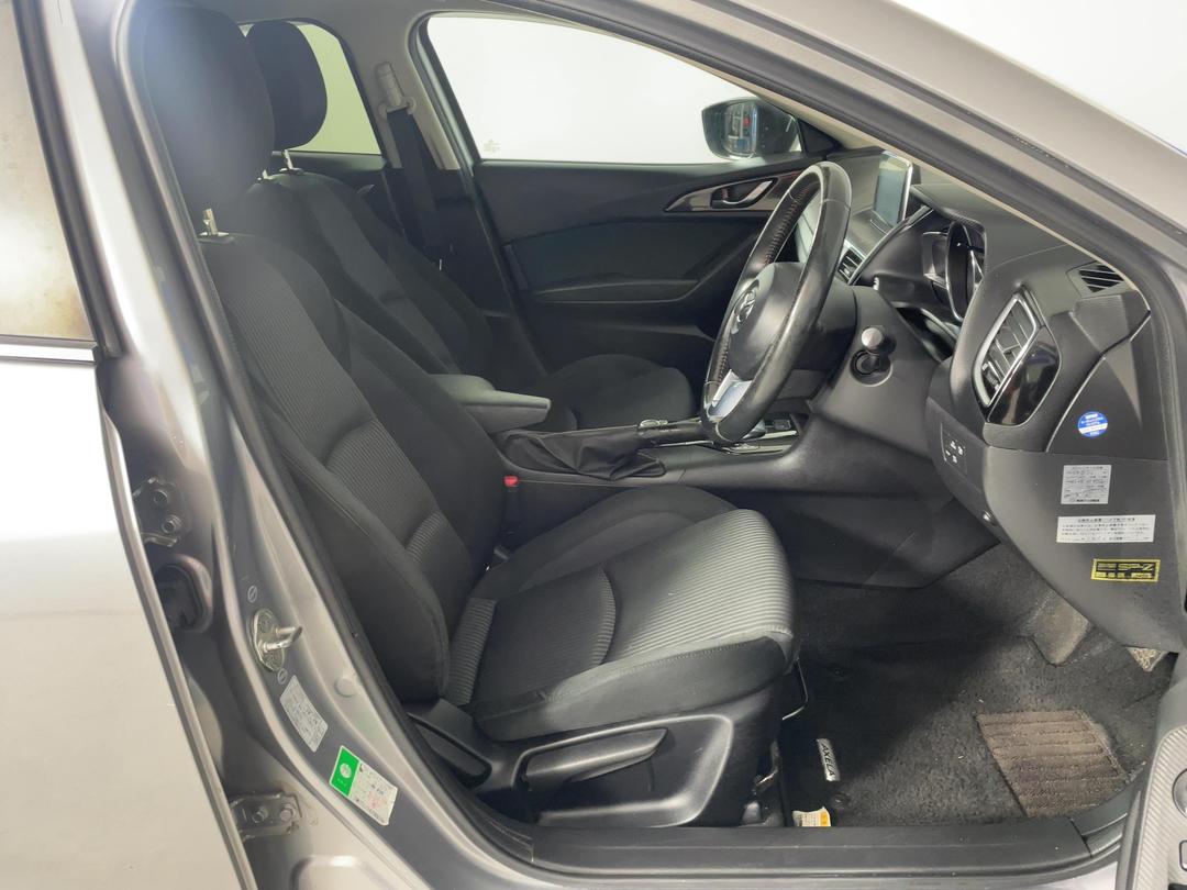 Photo '16' of Mazda Axela