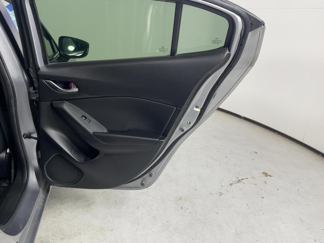Photo '19' of Mazda Axela