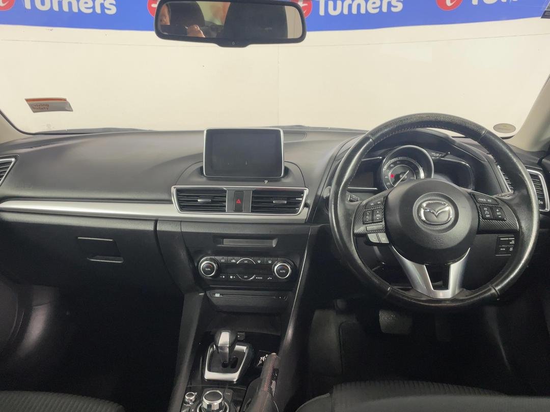 Photo '17' of Mazda Axela