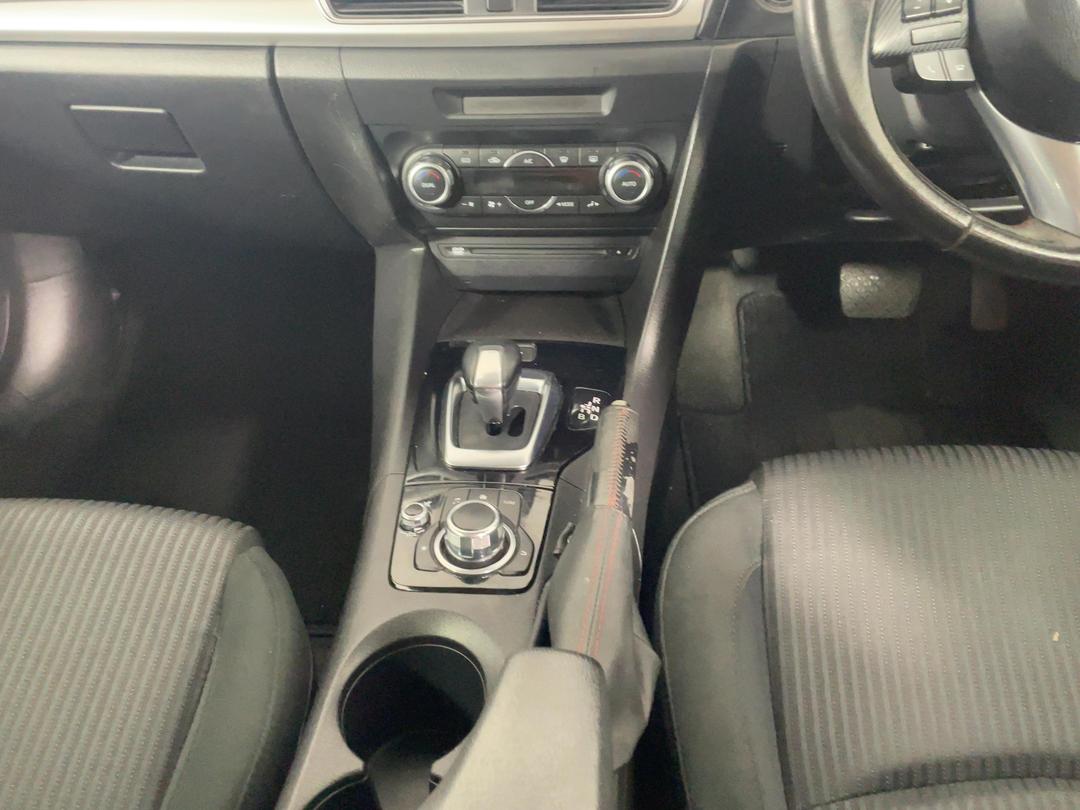 Photo '18' of Mazda Axela