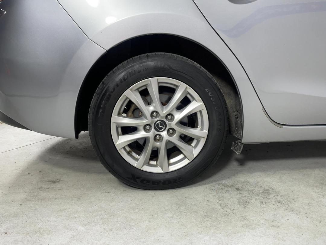 Photo '12' of Mazda Axela