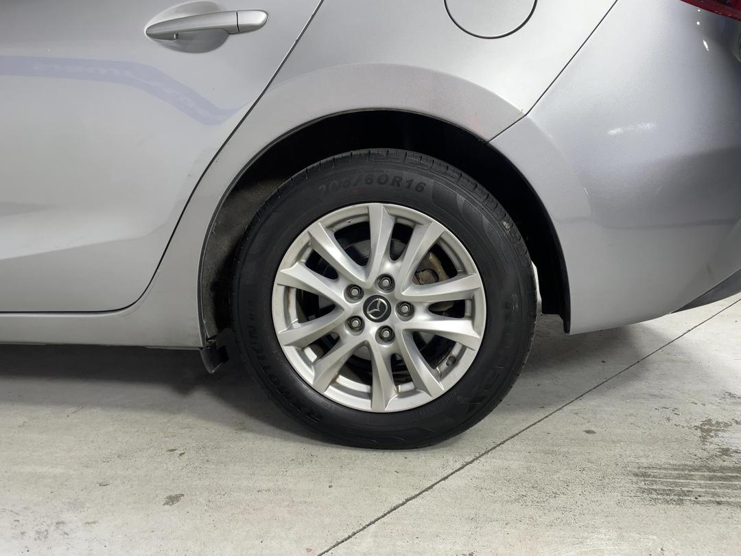 Photo '11' of Mazda Axela