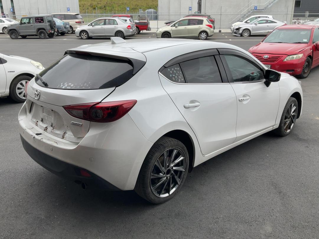 Photo '8' of Mazda Axela Photo '8' of Mazda Axela